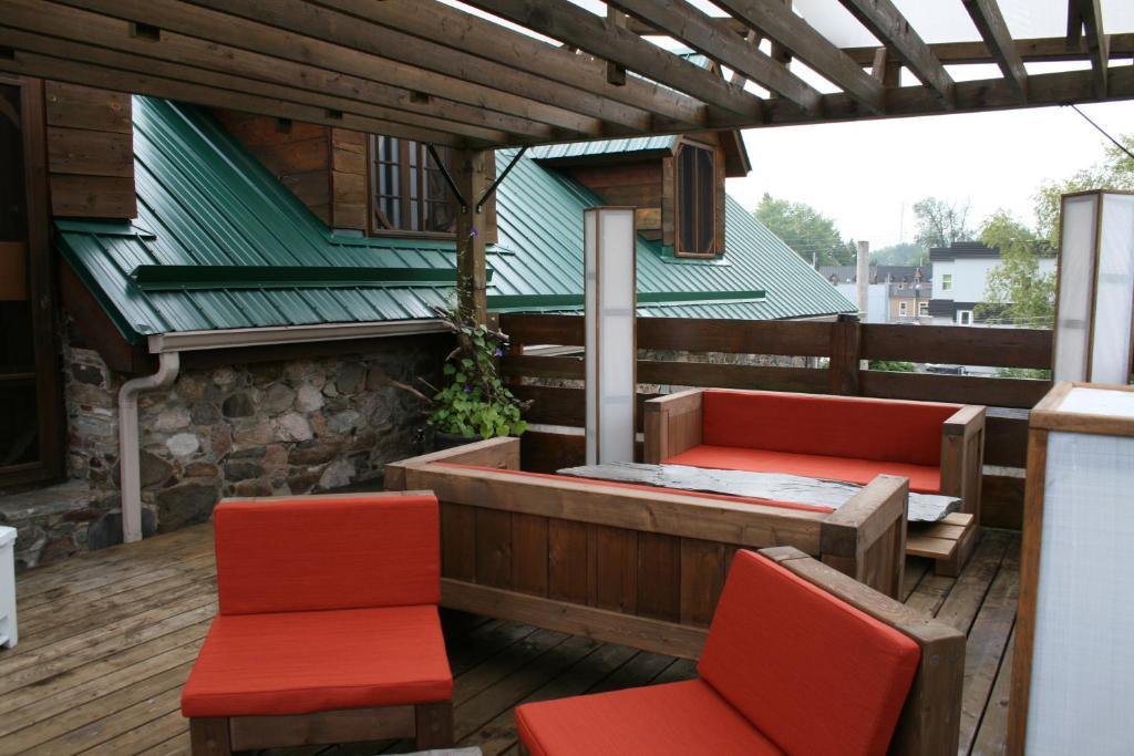 Отель Manoir Ramezay Marieville Экстерьер фото